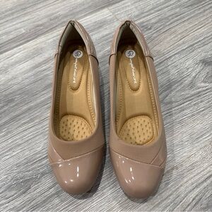 Chic Women's Brown Flats by Qupid